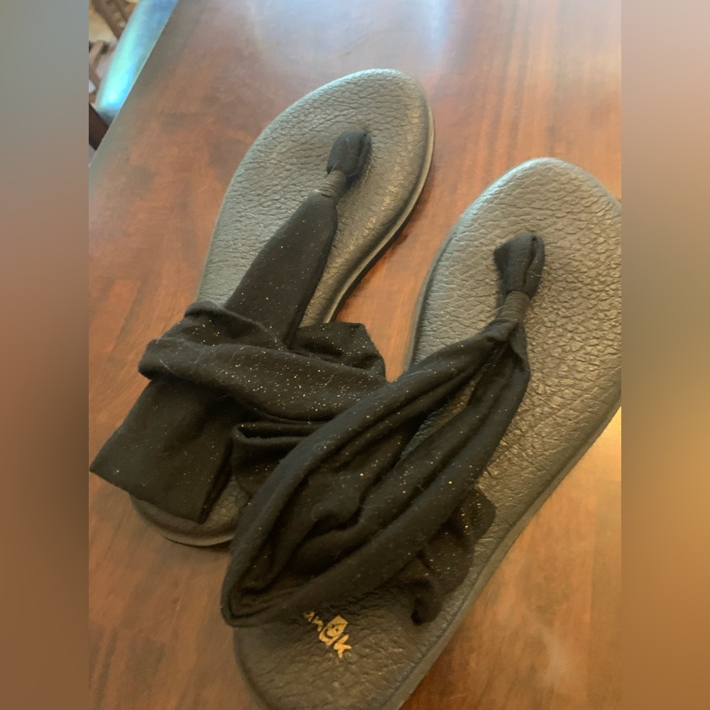 SANUK size 8 black with sparkles